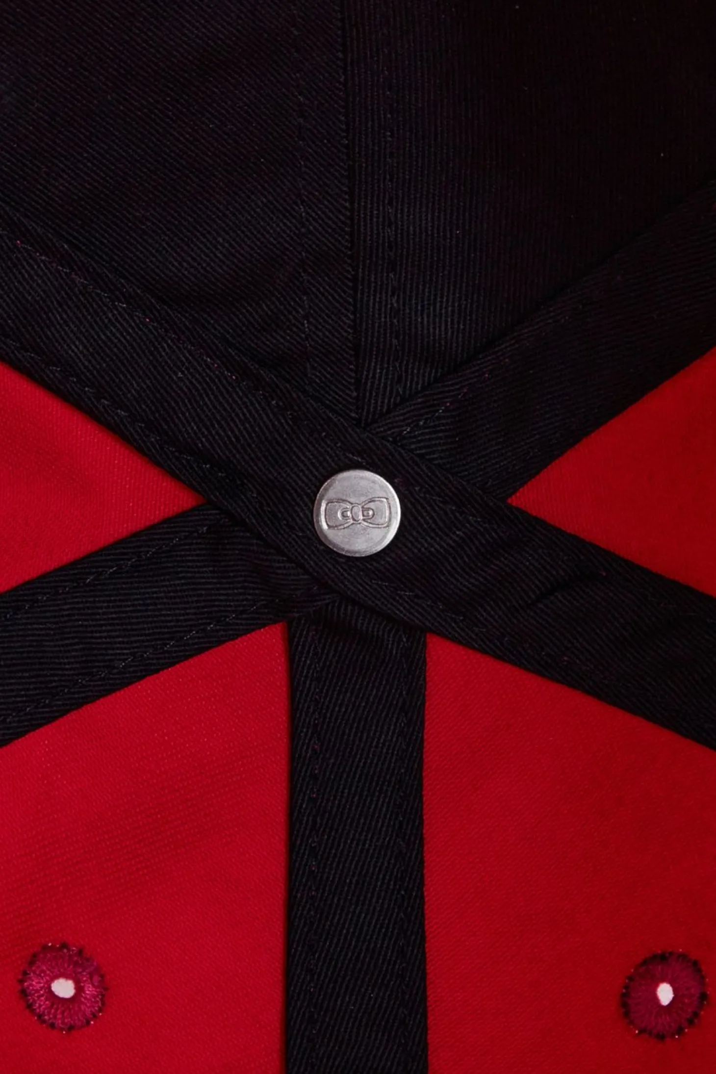 Casquette Rouge En Toile De Coton Broderie Noeud Papillon