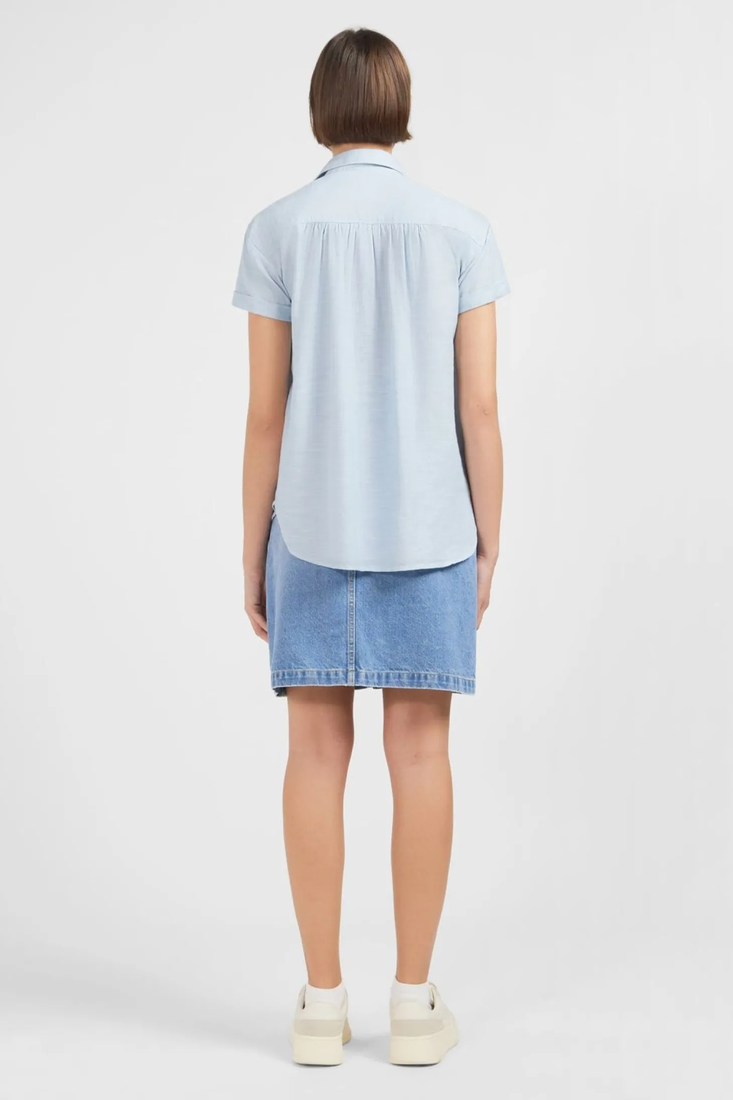 Chemisier Bleu Clair A Manches Courtes