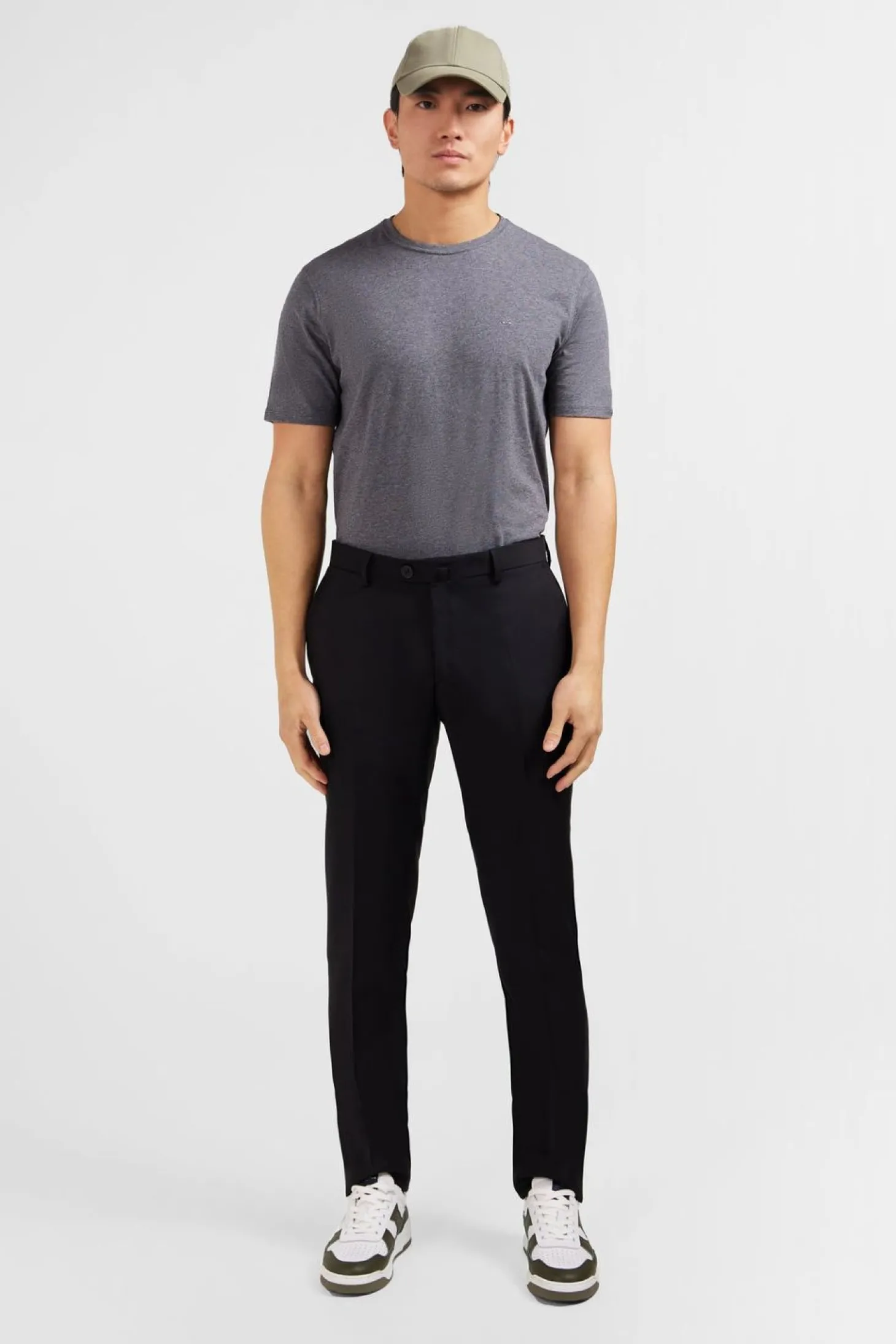 Pantalon Slim Noir En Laine A Plis Casses