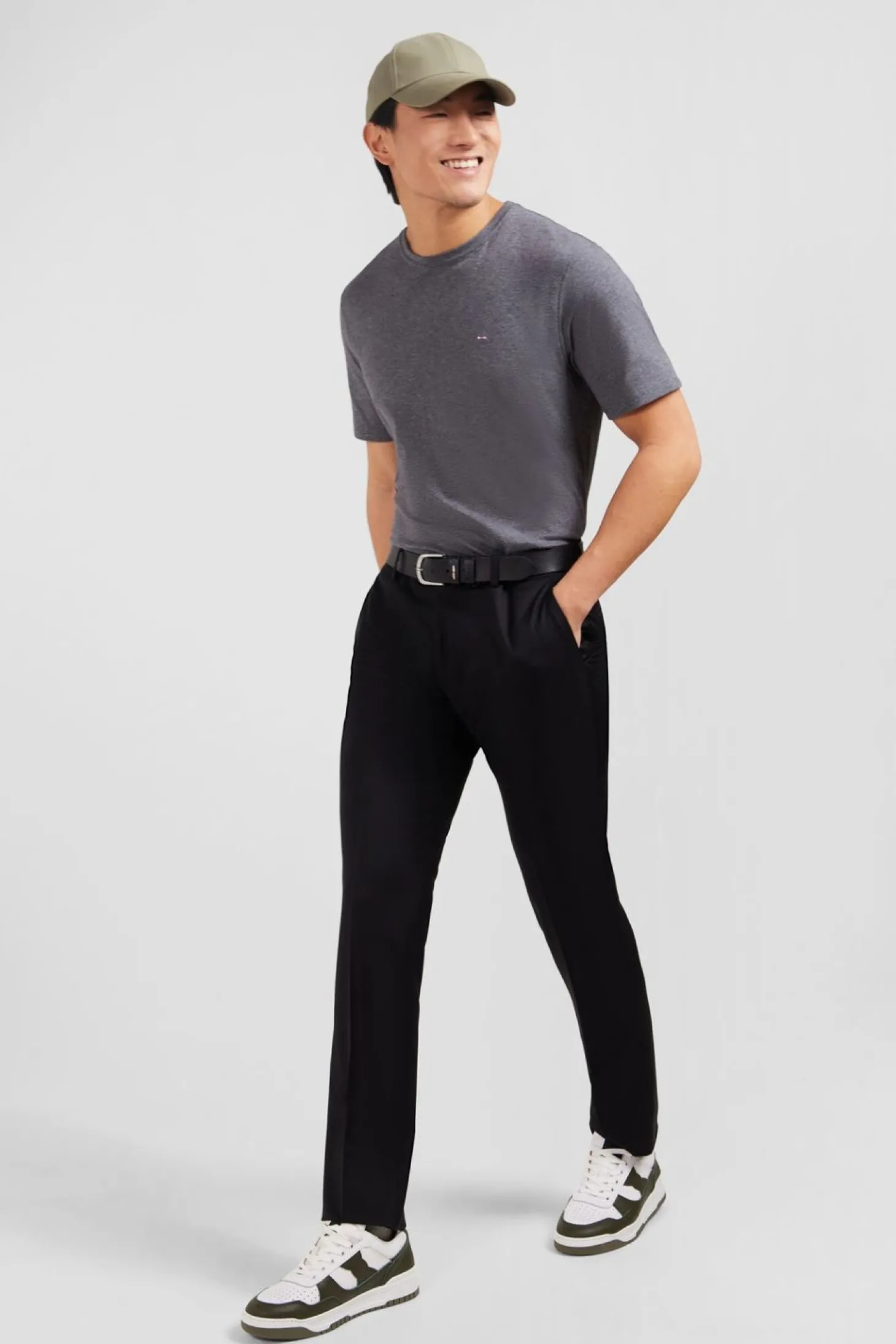 Pantalon Slim Noir En Laine A Plis Casses