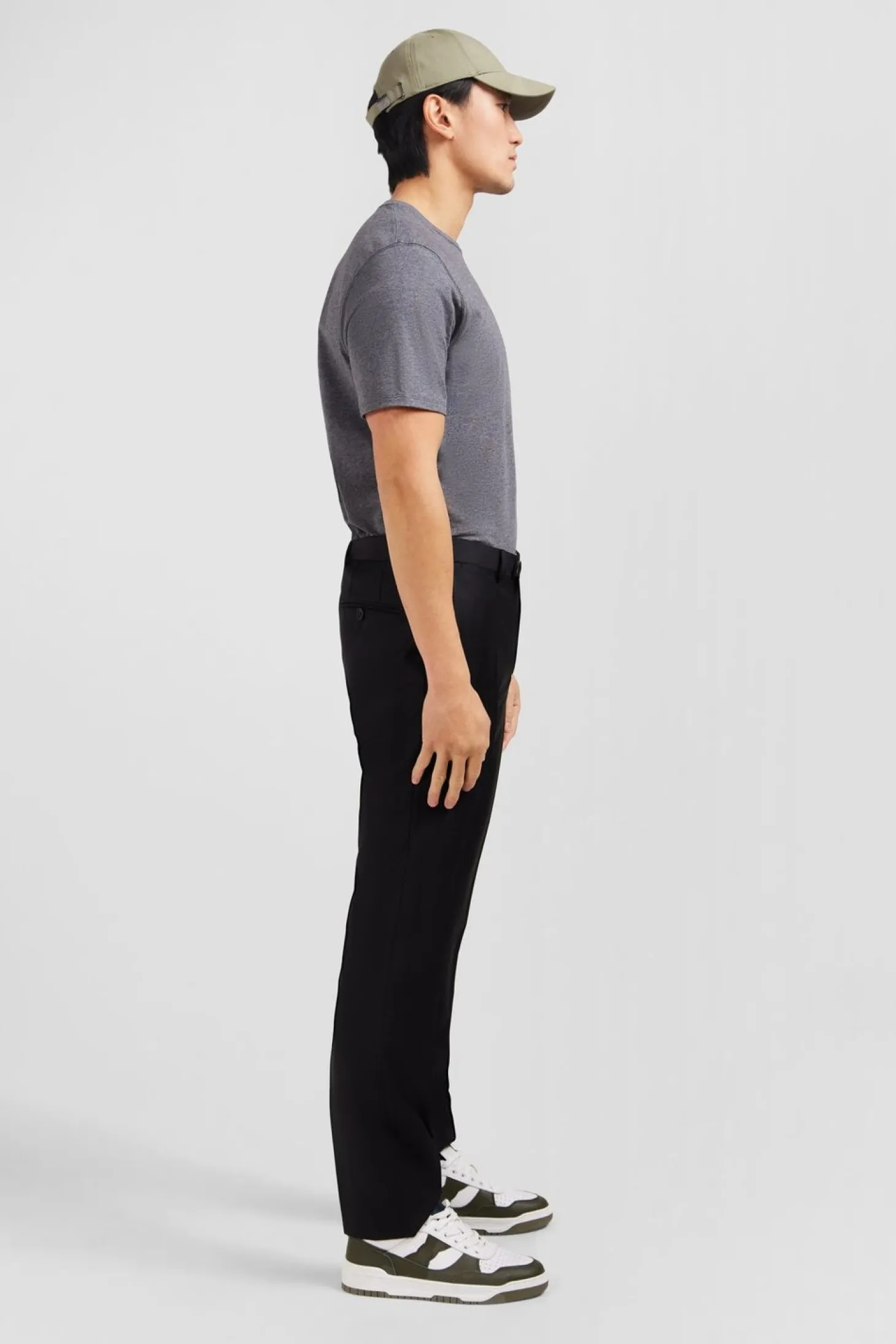Pantalon Slim Noir En Laine A Plis Casses