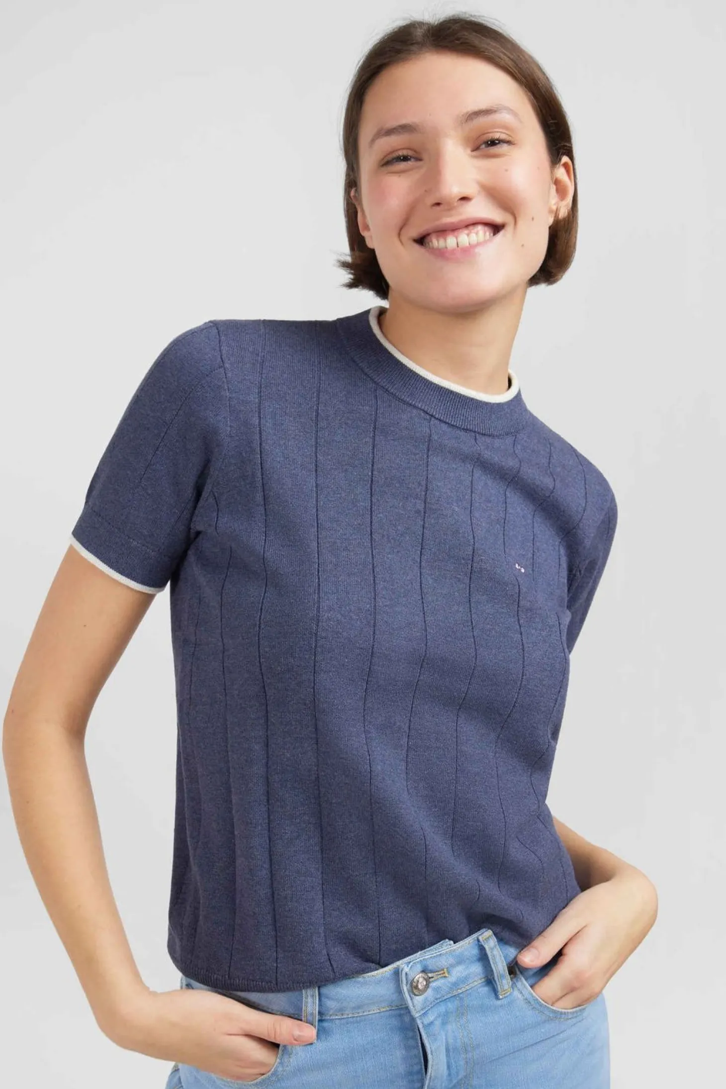 Pull Bleu A Manches Courtes Uni