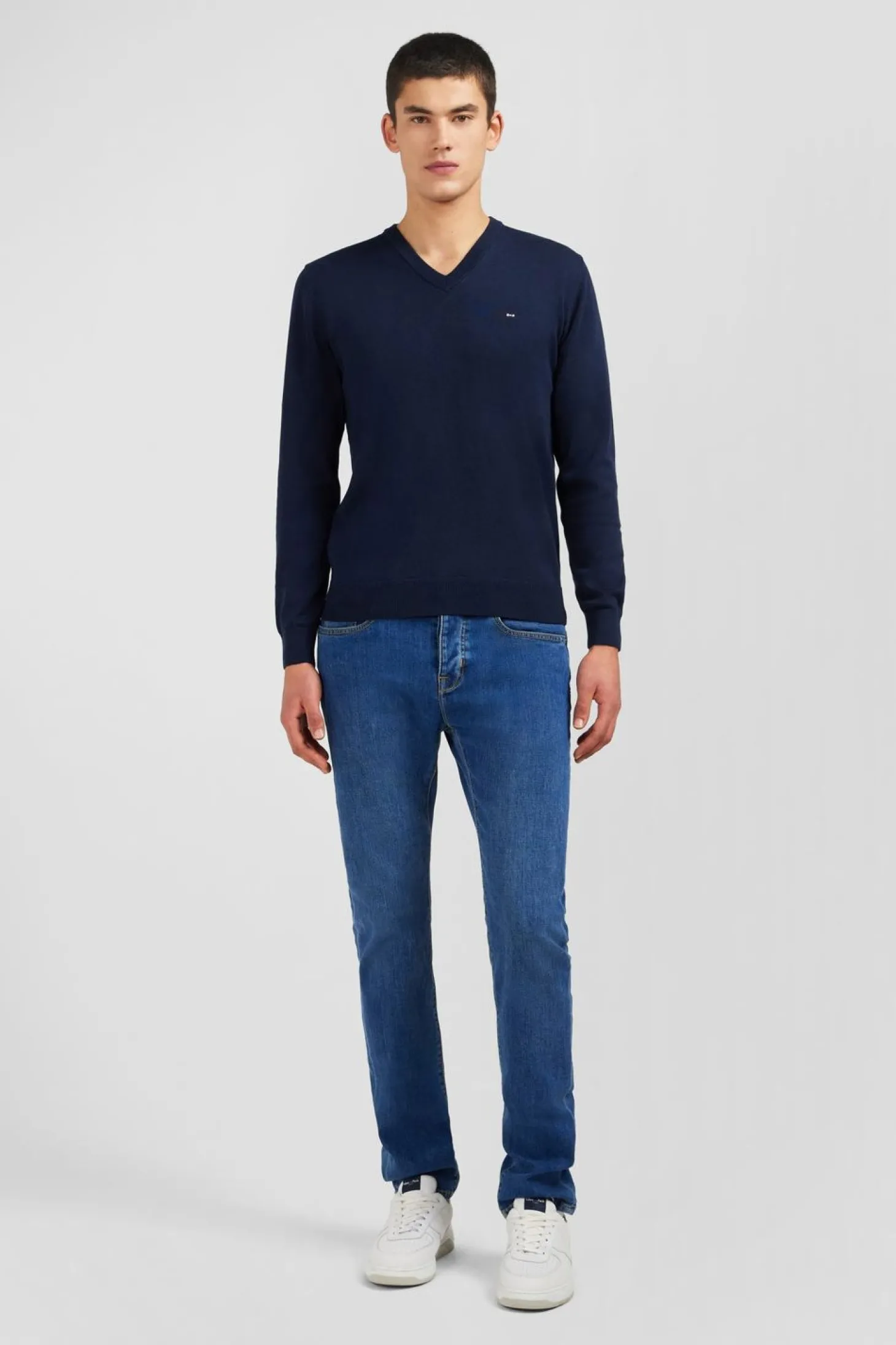 Pull Bleu Marine A Col V En Coton