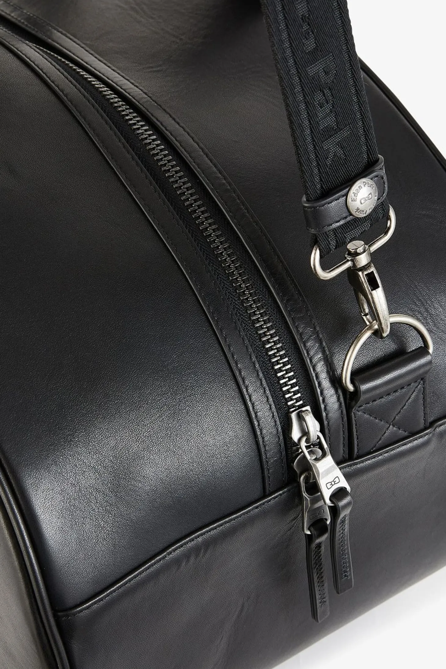 Sac De Voyage Ovale Noir En Cuir