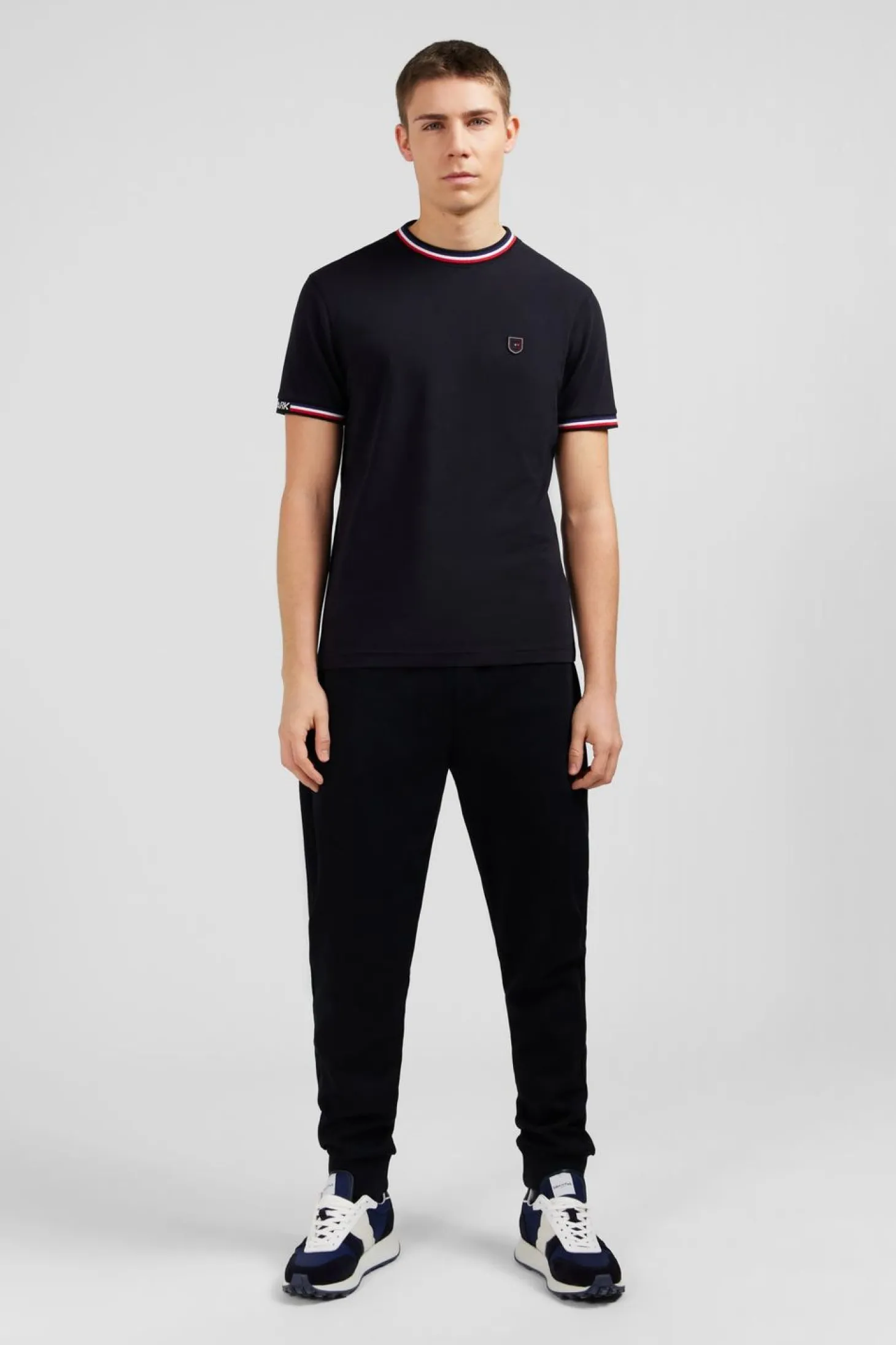 T-Shirt Noir A Manches Courtes